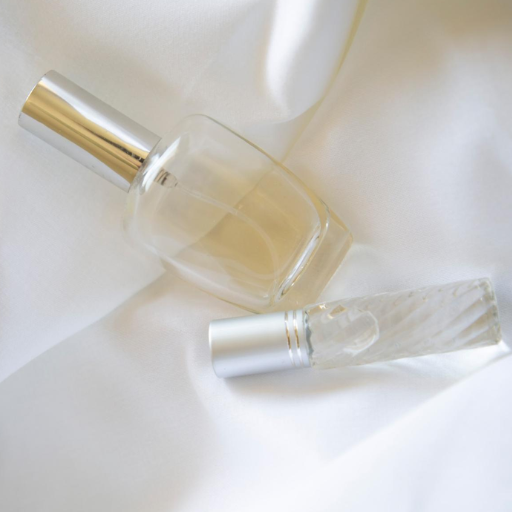What is the Difference Between Perfume Oil and Alcohol-Based Perfumes